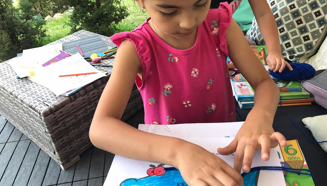 Colegio con educación en línea